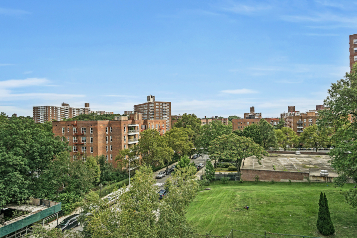 3850 Hudson Manor Terrace, Unit 4BE Bronx, NY 10463 - Photo 9 of 12