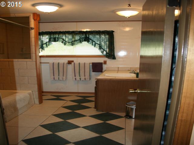 28228 Mateer Road Gold Beach, OR 97444 - Photo 11 of 16