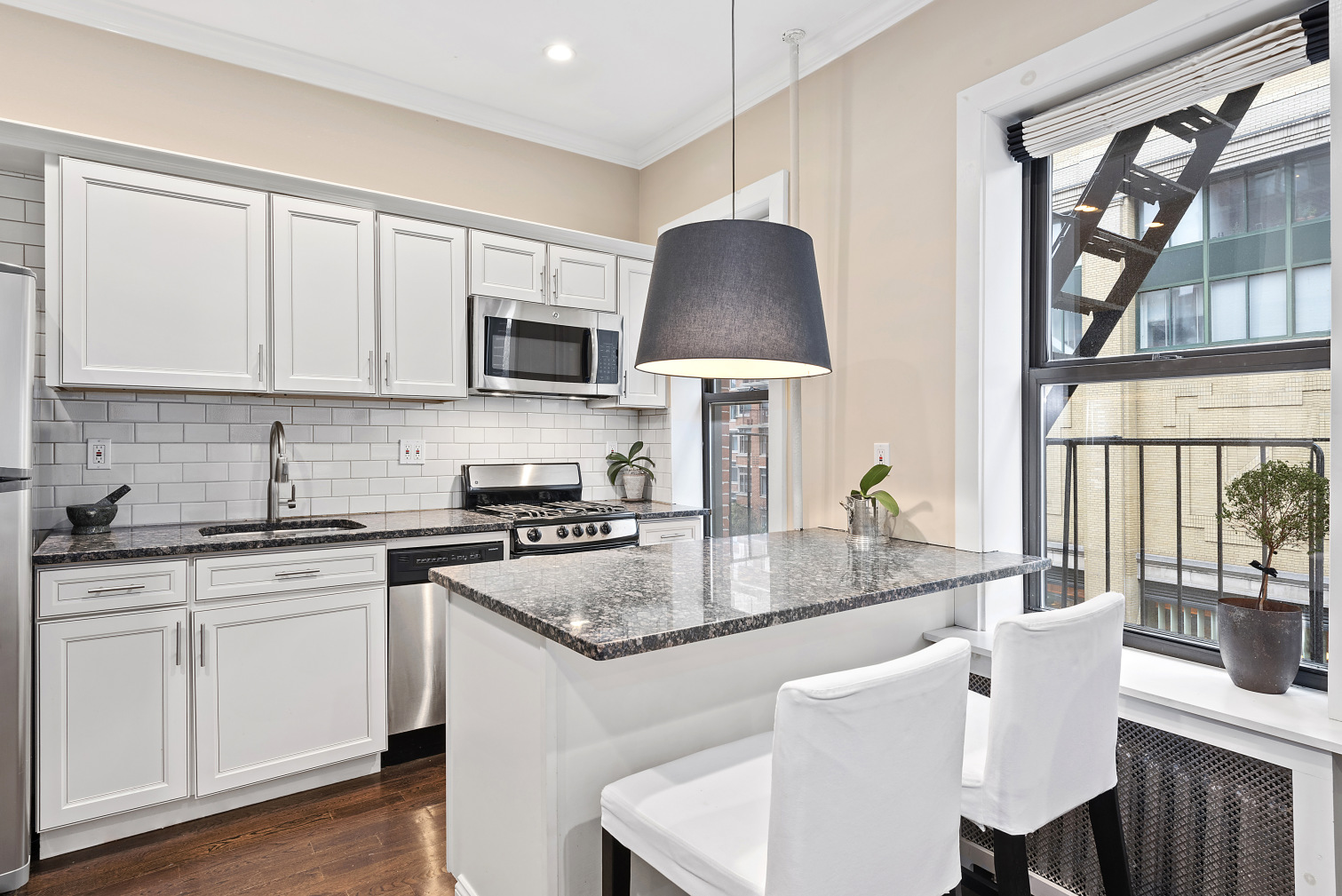 803 Washington Street, Unit 3 Manhattan, NY 10014 - Photo 2 of 7