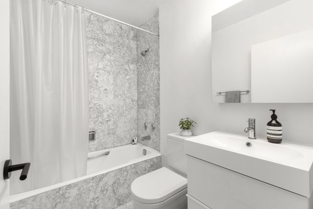 $700,000 | 377 Rector Place, Unit 8H | Battery Park City