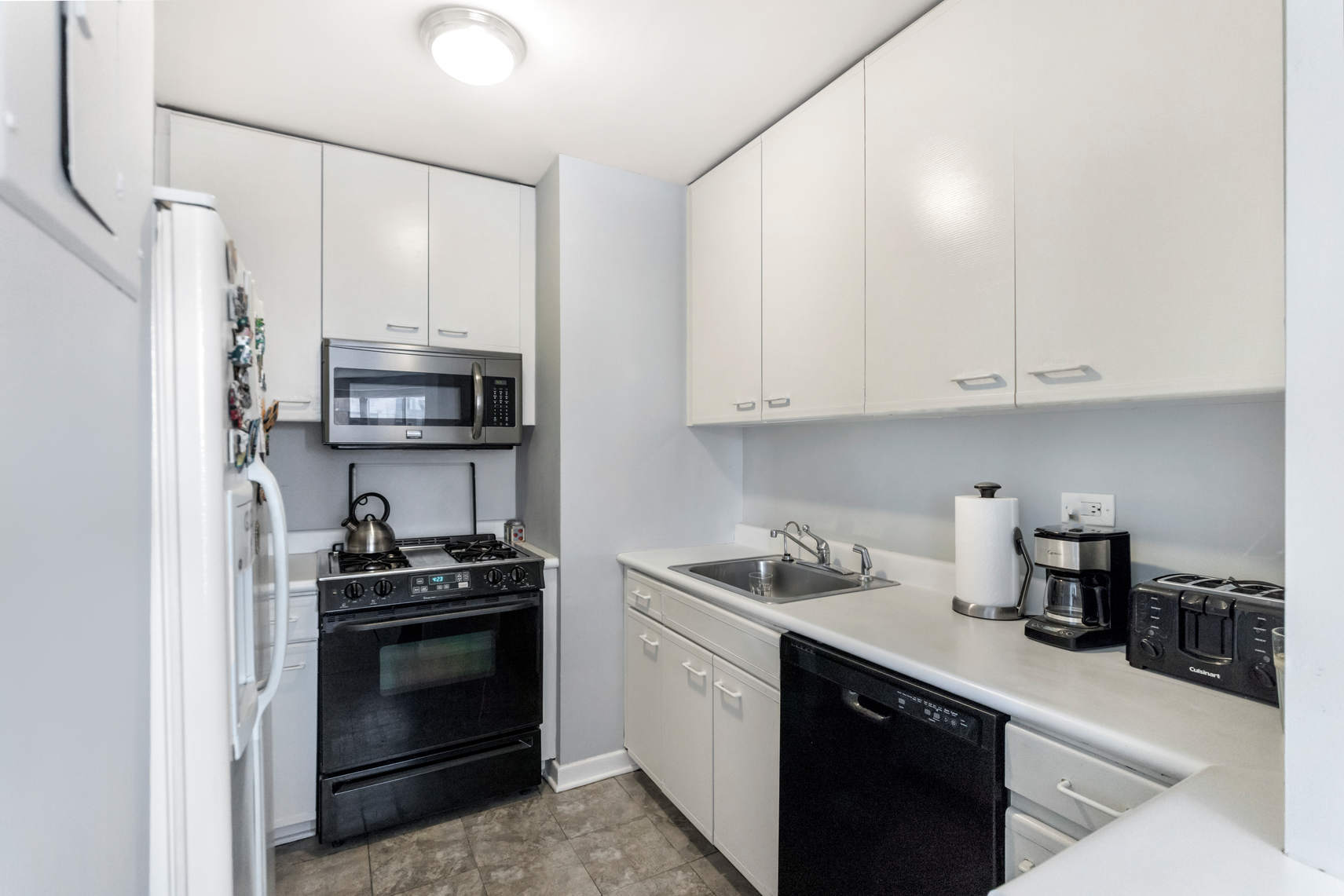 401 East 84th Street, Unit 21B Manhattan, NY 10028 - Photo 3 of 9