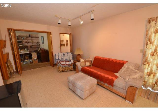 669 Northeast Donelson Road Hillsboro, OR 97124 - Photo 8 of 16 Gallery Image 8