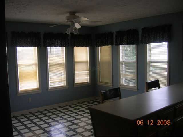 220 Barham Lane Bolivar, TN 38008 - Photo 4 of 10 Breakfast/sunroom area