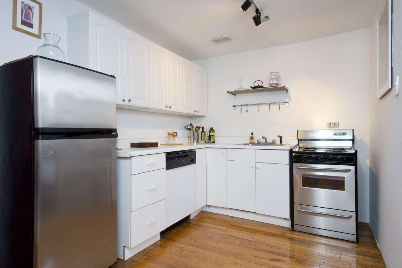 165 Christopher Street, Unit LQQ Manhattan, NY 10014 - Photo 3 of 14