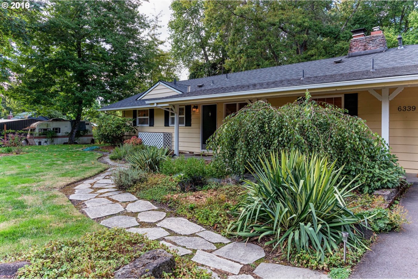 6339 Southwest Peyton Road Portland, OR 97219 - Photo 3 of 32 Gallery Image 3