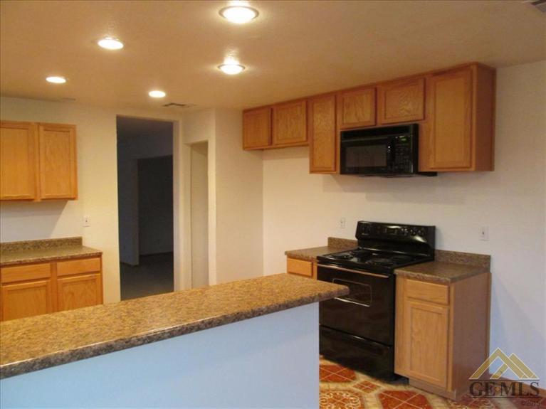 24261 Jacaranda Drive Tehachapi, CA 93561 - Photo 4 of 20