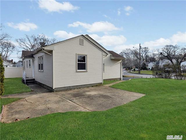 1497 South Meadow Road Merrick, NY 11566 - Photo 14 of 15
