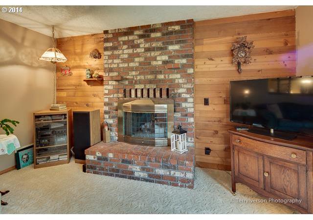 2235 Southeast Barnes Road Gresham, OR 97080 - Photo 3 of 16 Gallery Image 3