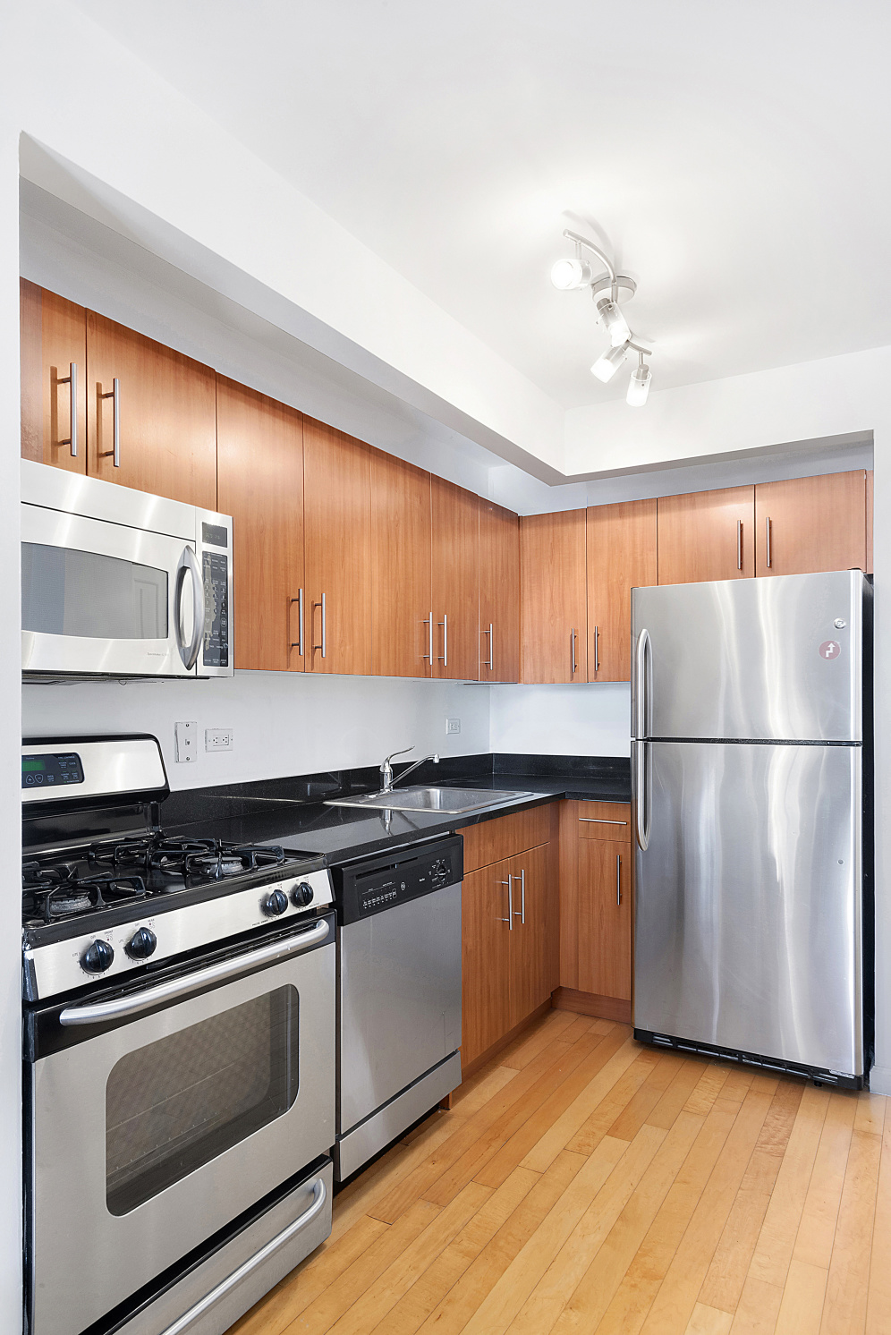 20 West Street, Unit 40D Manhattan, NY 10004 - Photo 2 of 4