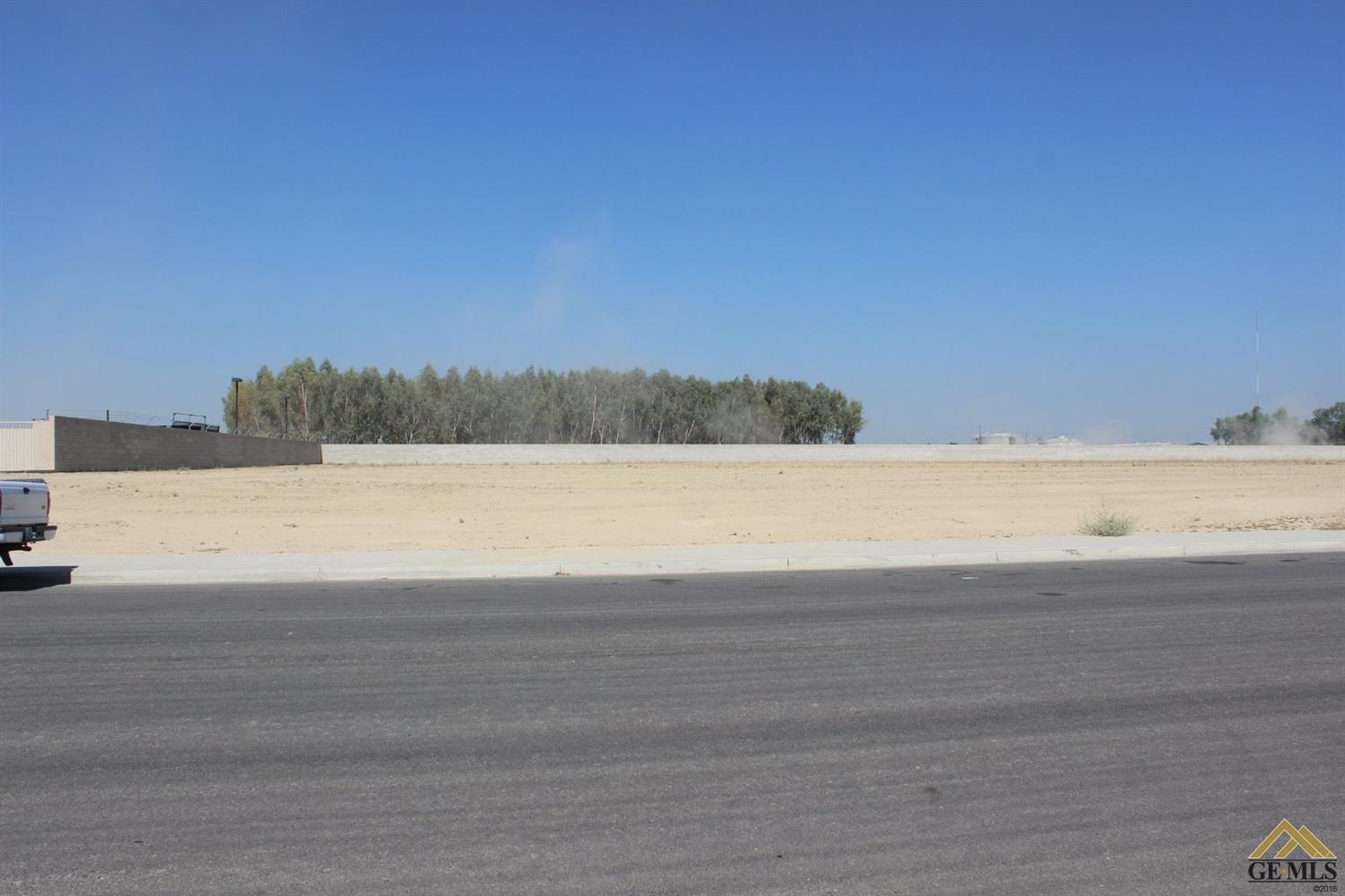 702 Workman Street Bakersfield, CA 93307 - Photo 4 of 6