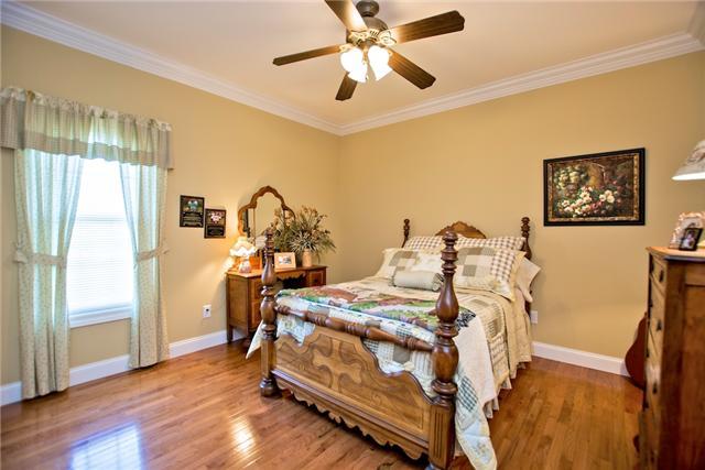 3416 Hawks Ridge Road Columbia, TN 38401 - Photo 17 of 30 Located on the first floor - secondary bedroom