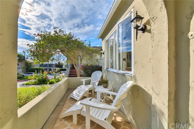 925 15th Place Hermosa Beach, CA 90254 - Photo 2 of 24 Front Patio and View