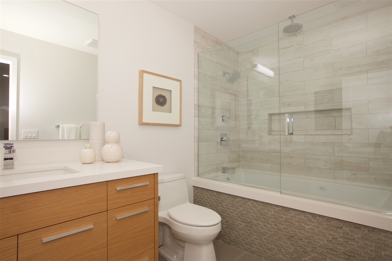 5663 Abalone Place La Jolla, CA 92037 - Photo 18 of 25 Second Bedroom's Bathroom