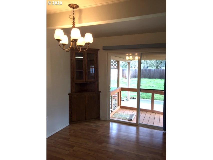 945 6th Street Springfield, OR 97477 - Photo 9 of 20