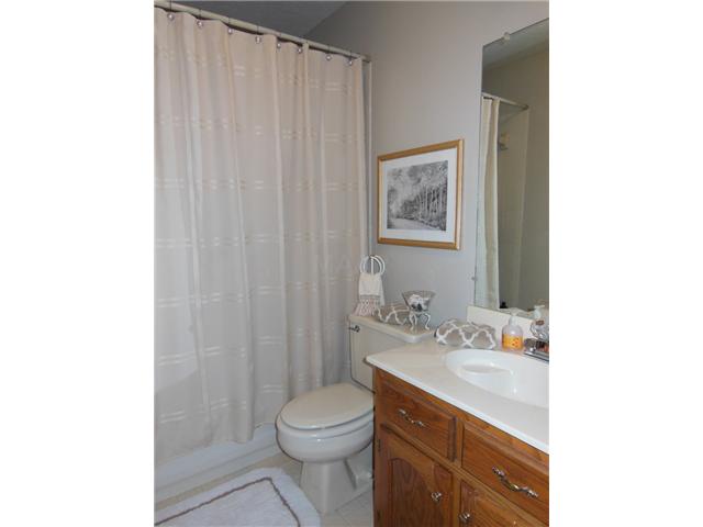 3600 Shea Road Collierville, TN 38017 - Photo 14 of 20 tile floor, tub/shower and single vanity.