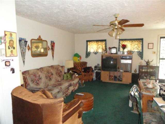 5908 Raleigh Lagrange Road Memphis, TN 38134 - Photo 10 of 12 Guest House Great Room