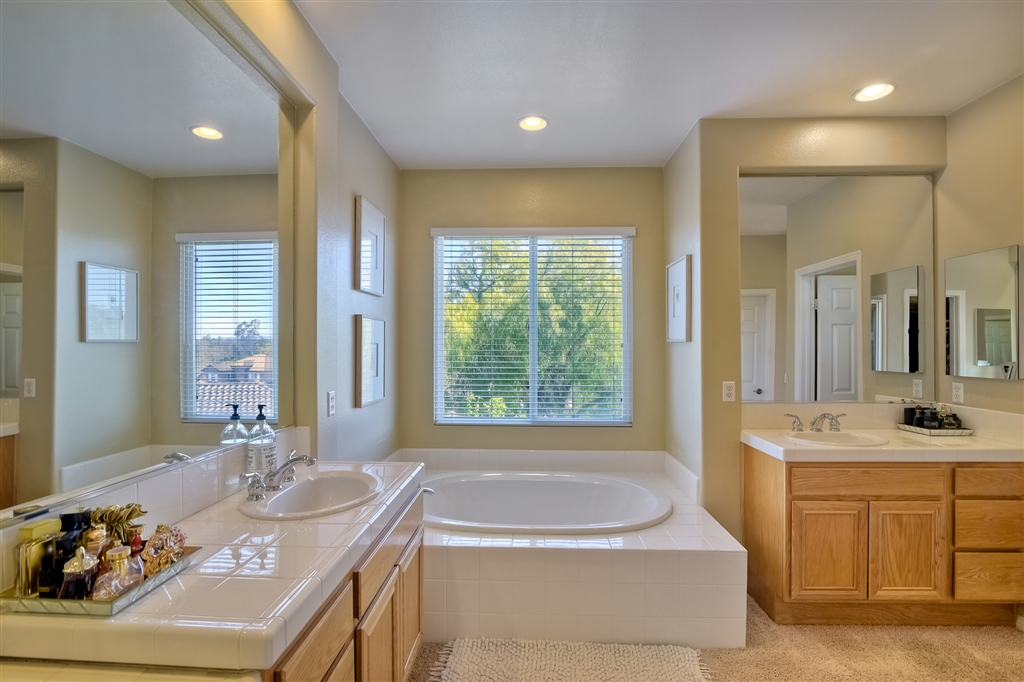 1062 Inverlochy Drive Fallbrook, CA 92028 - Photo 22 of 25 Master Bathroom.