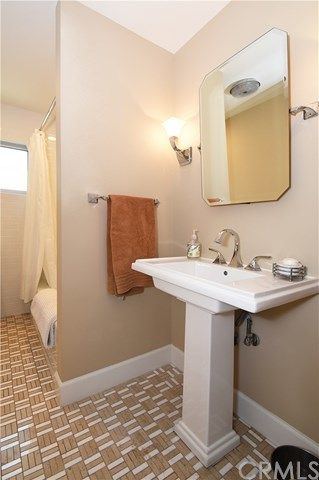 $510,000 | 2302 2nd Street, Unit 2D, Long Beach, CA 90803