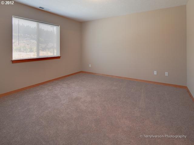 945 Forest Lane Cascade Locks, OR 97014 - Photo 9 of 16