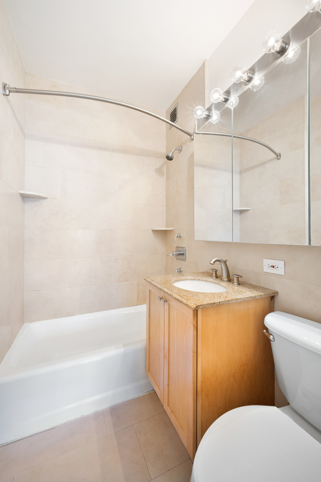 60 East 8th Street, Unit 22F Manhattan, NY 10003 - Photo 5 of 13