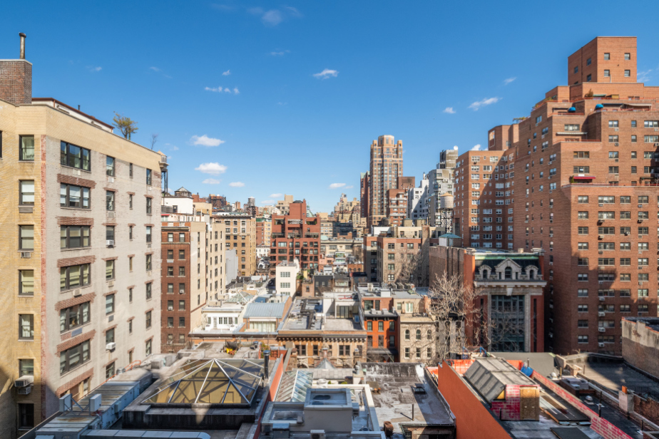 155 E 72nd St, Manhattan, NY 10021 - Photo 2 of 2