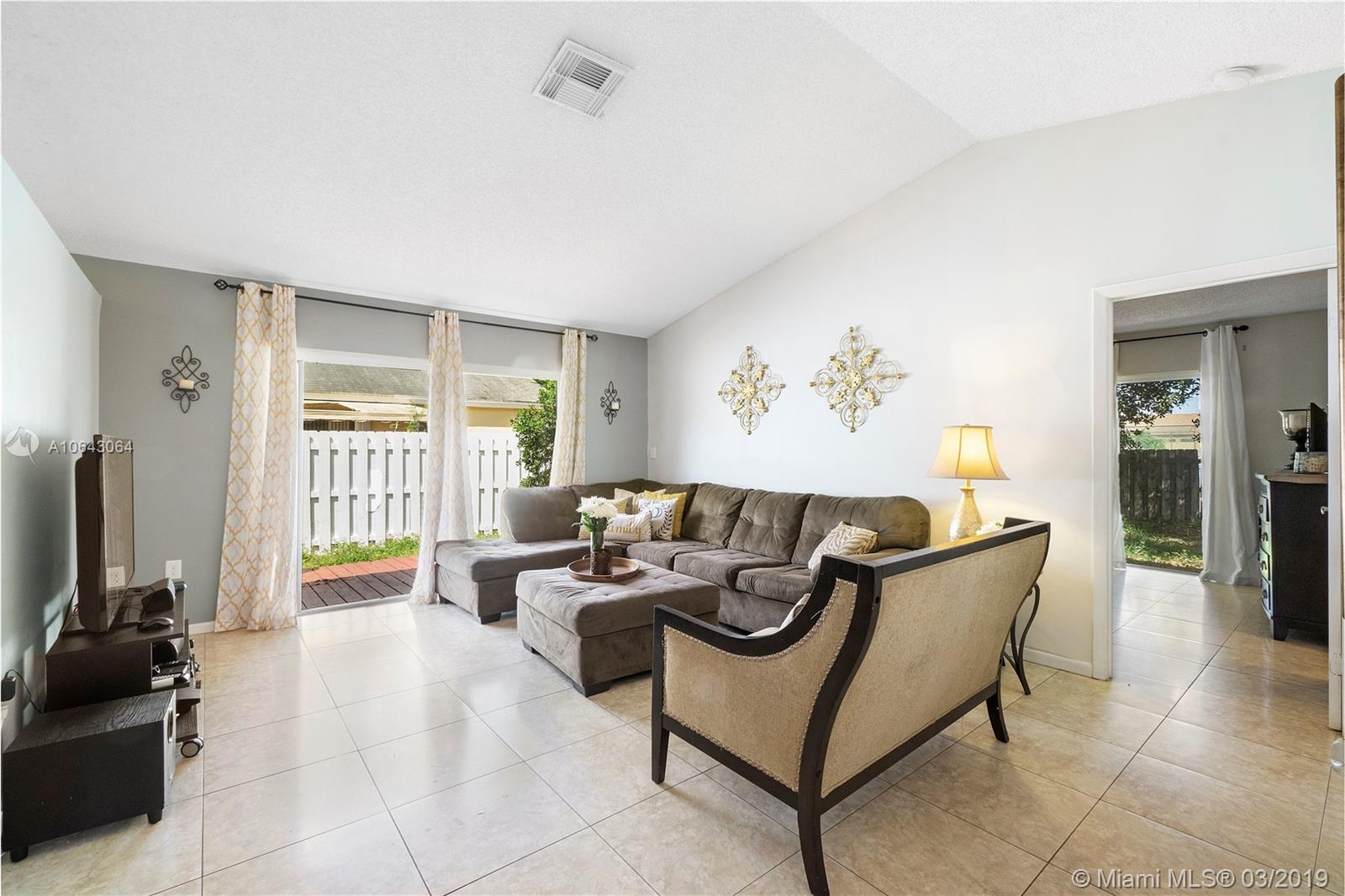 4334 Southwest 72nd Way Davie, FL 33314 - Photo 6 of 23