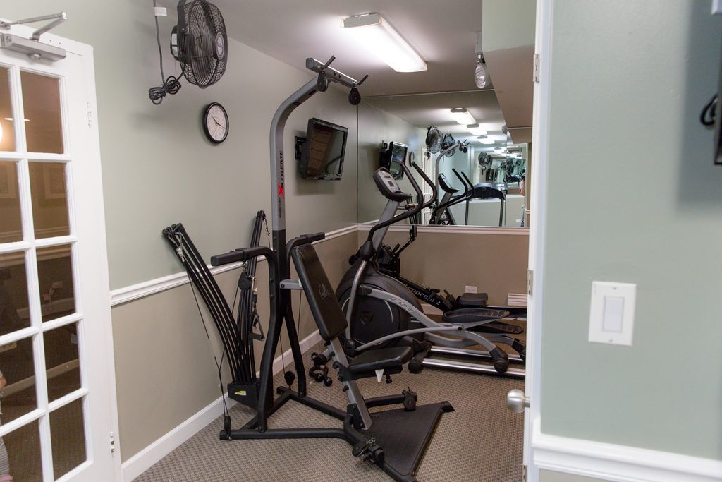 3900 N Pine Grove Ave, Chicago, IL 60613 - Photo 2 of 5