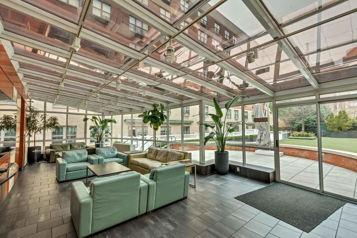 516 West 47th Street, Unit N6B Manhattan, NY 10036 - Photo 5 of 9