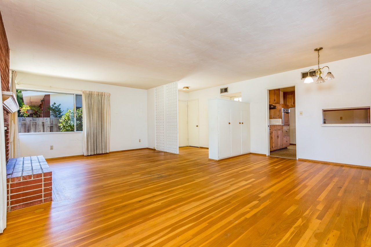 370 Glorietta Place Coronado, CA 92118 - Photo 4 of 12