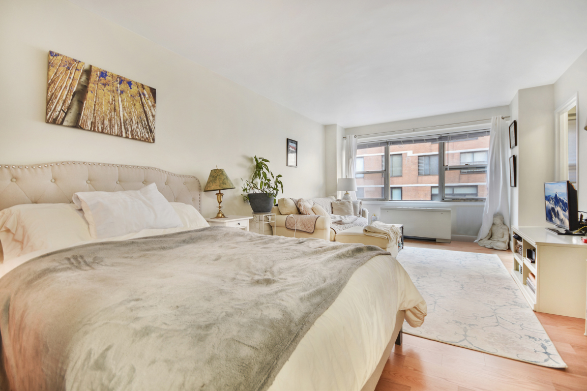 520 East 81st Street, Unit 8M Manhattan, NY 10028 - Photo 2 of 6