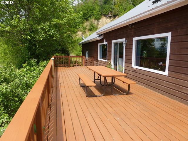32881 Hillside Acres Road Gold Beach, OR 97444 - Photo 4 of 16