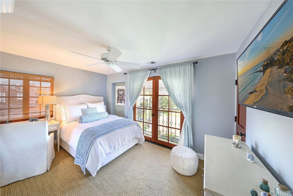 419 Signal Road Newport Beach, CA 92663 - Photo 13 of 23 Upstairs guest bedroom with Juliet balcony on front of the home.