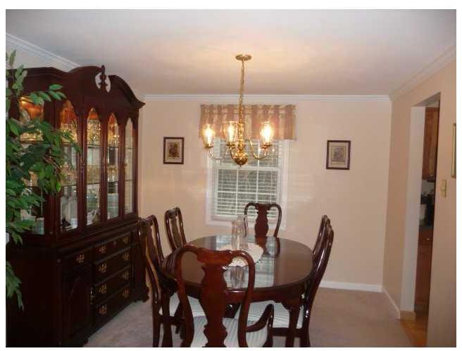 137 Tory Road Coraopolis, PA 15108 - Photo 6 of 25 Gallery Image 6