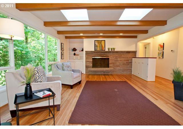 2136 Southwest Boundary Street Portland, OR 97239 - Photo 3 of 14 Gallery Image 3