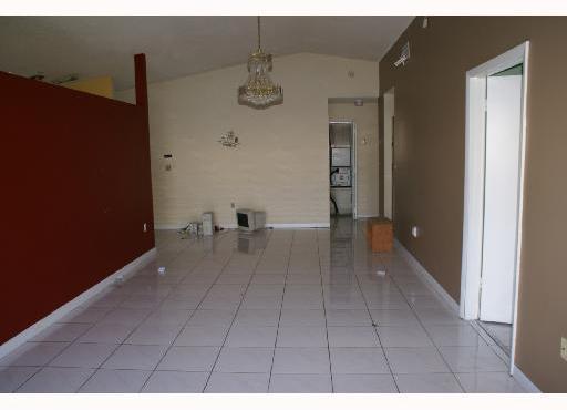 20932 Southwest 118th Avenue Miami, FL 33177 - Photo 4 of 5