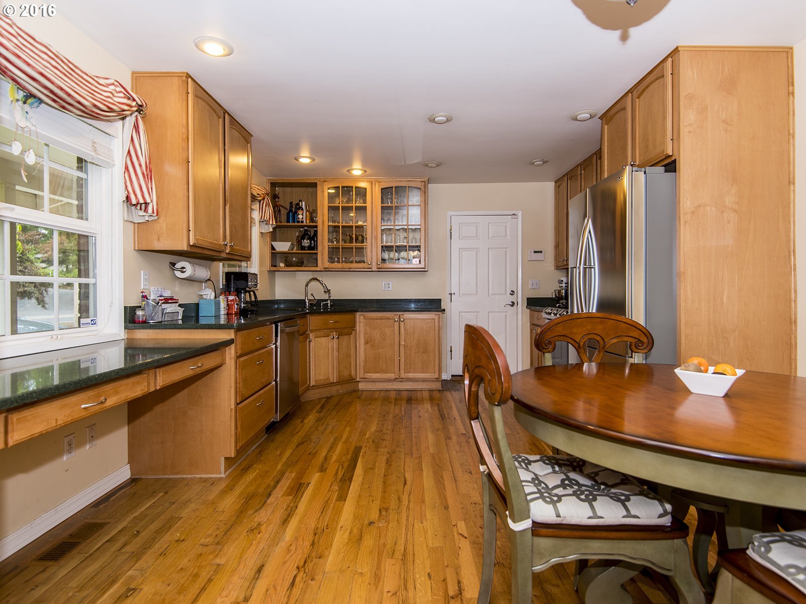 9210 Southwest Jamieson Road Beaverton, OR 97005 - Photo 3 of 28 Gallery Image 3