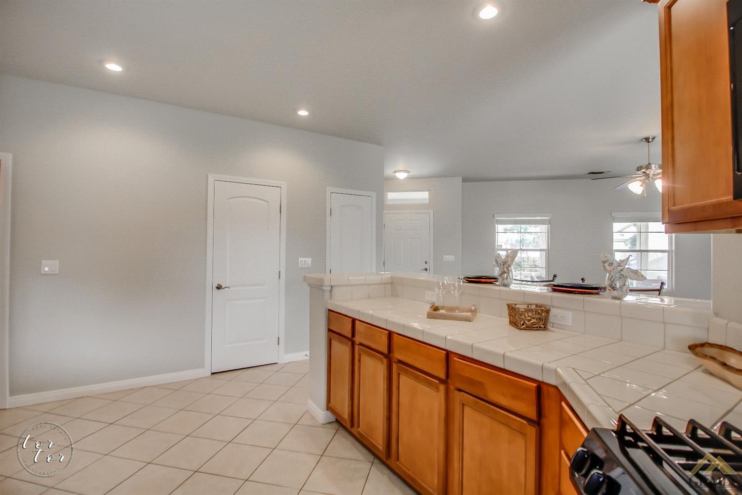 2810 Rising Mist Lane Bakersfield, CA 93313 - Photo 15 of 30 Gallery Image 15