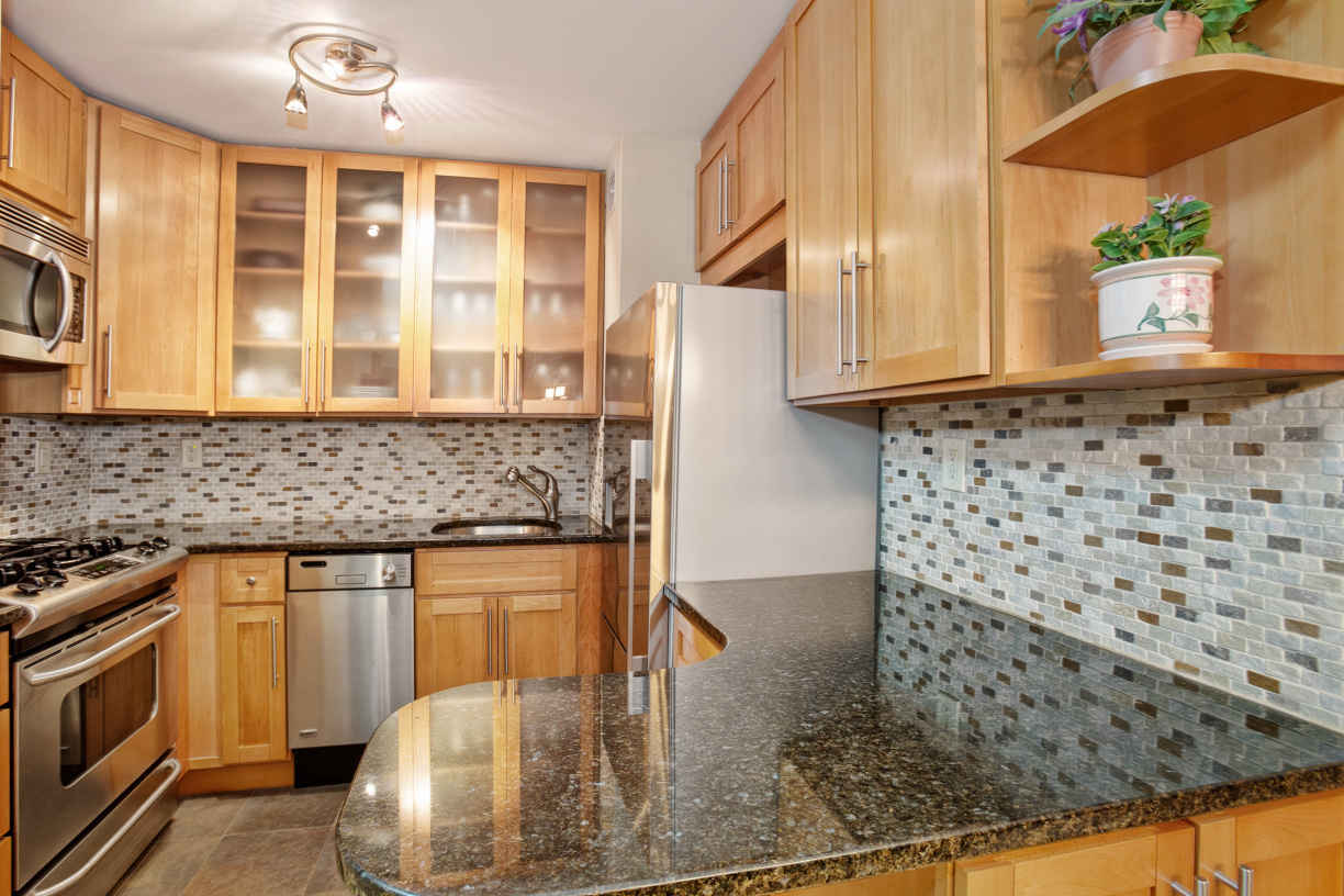 201 East 21st Street, Unit 6A Manhattan, NY 10010 - Photo 4 of 8