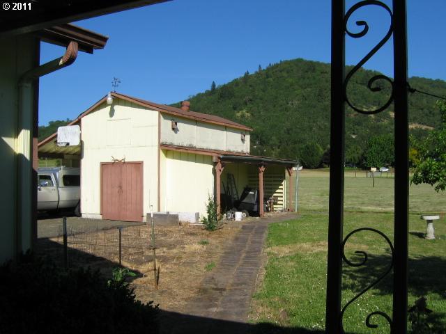 2101 Fisher Road Roseburg, OR 97471 - Photo 14 of 15 Gallery Image 14
