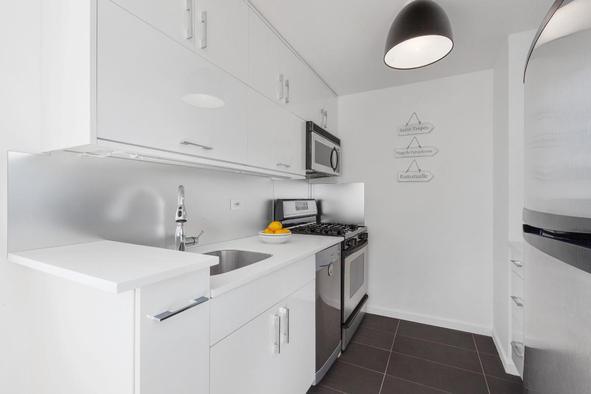 520 West 23rd Street, Unit 15G Manhattan, NY 10011 - Photo 2 of 11