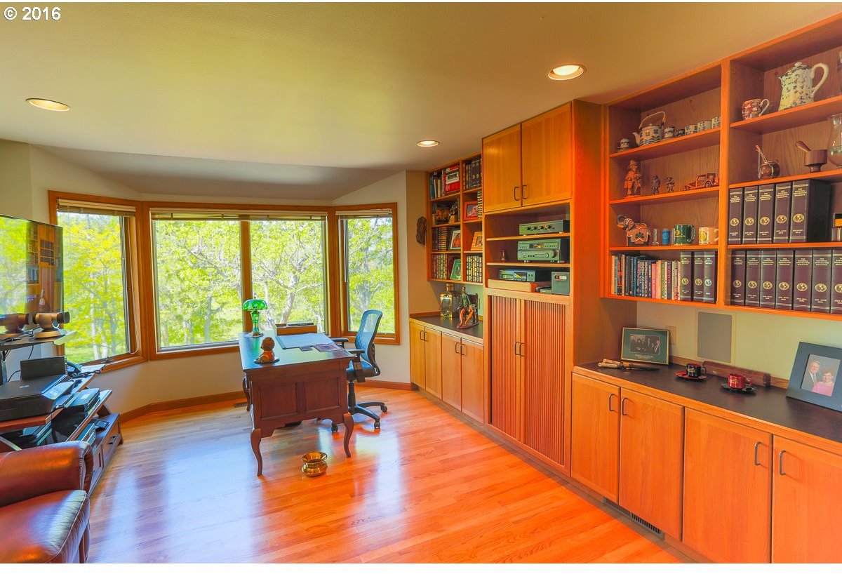 5525 Cherry Heights Road The Dalles, OR 97058 - Photo 11 of 29 Gallery Image 11