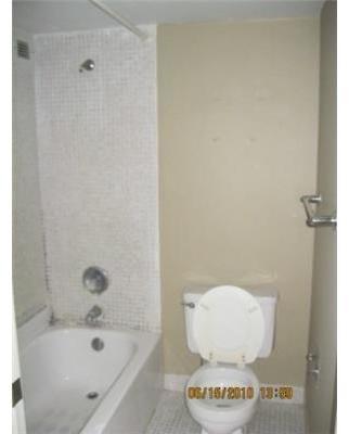 16919 North Bay Road, Unit 815 Miami, FL 33160 - Photo 7 of 10