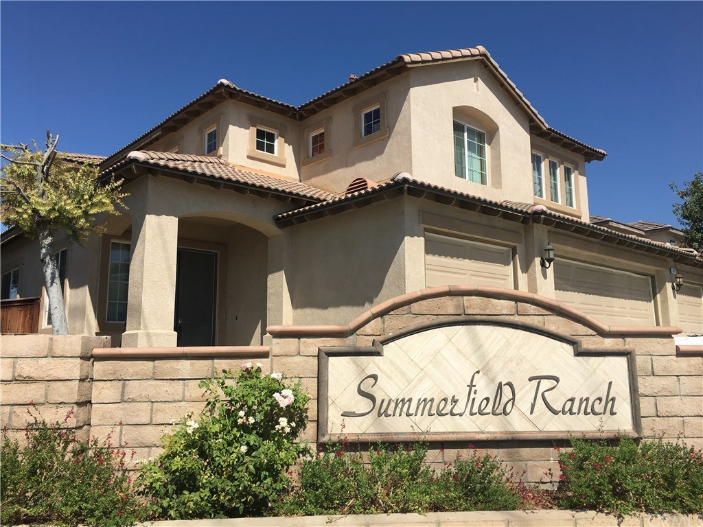 692 Apache Street San Jacinto, CA 92582 - Photo 2 of 36