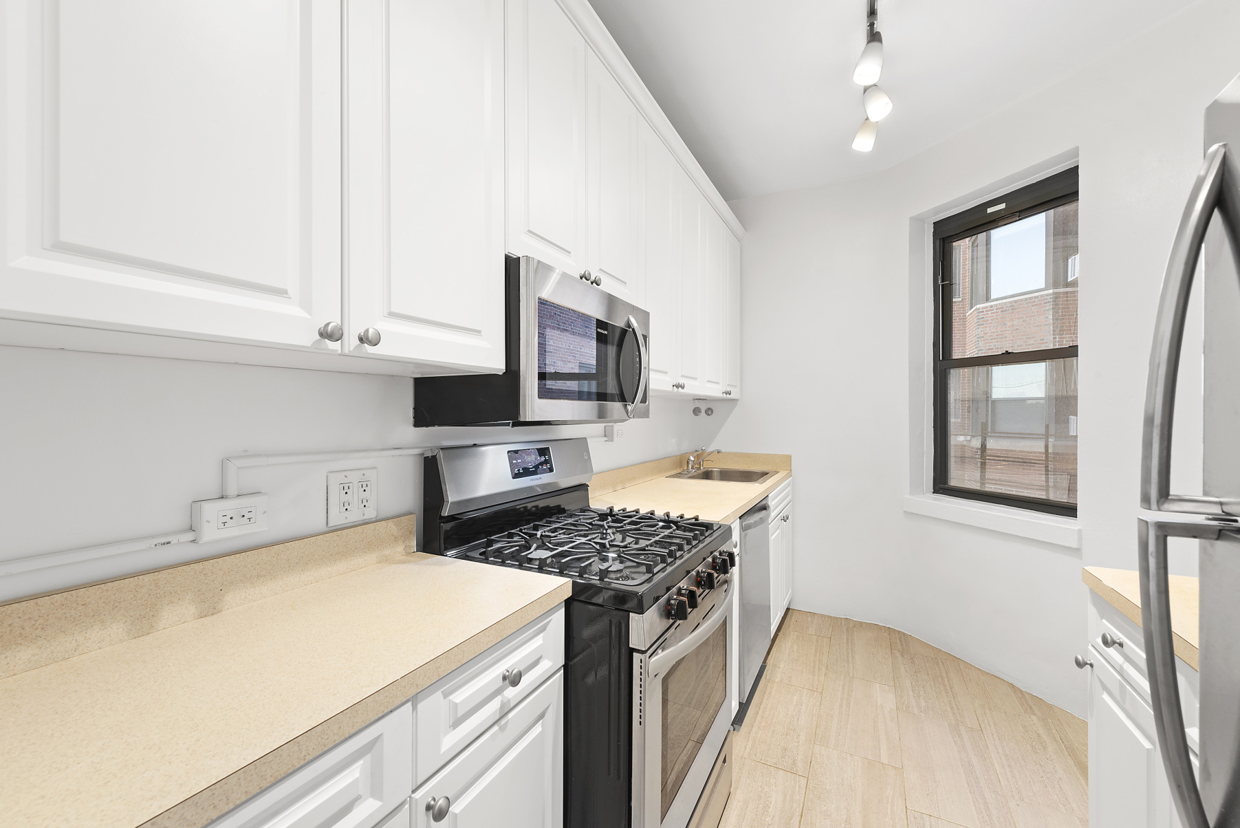 Manhattan, NY 10032 - Photo 4 of 10