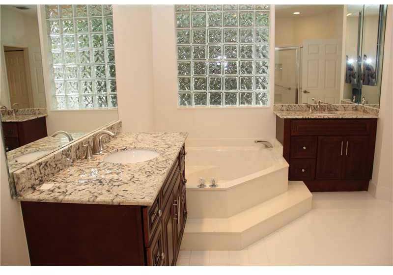 7698 La Corniche Circle Boca Raton, FL 33433 - Photo 8 of 21