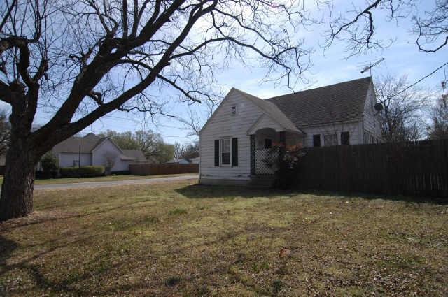 327 East Division Street Pilot Point, TX 76258 - Photo 1 of 1