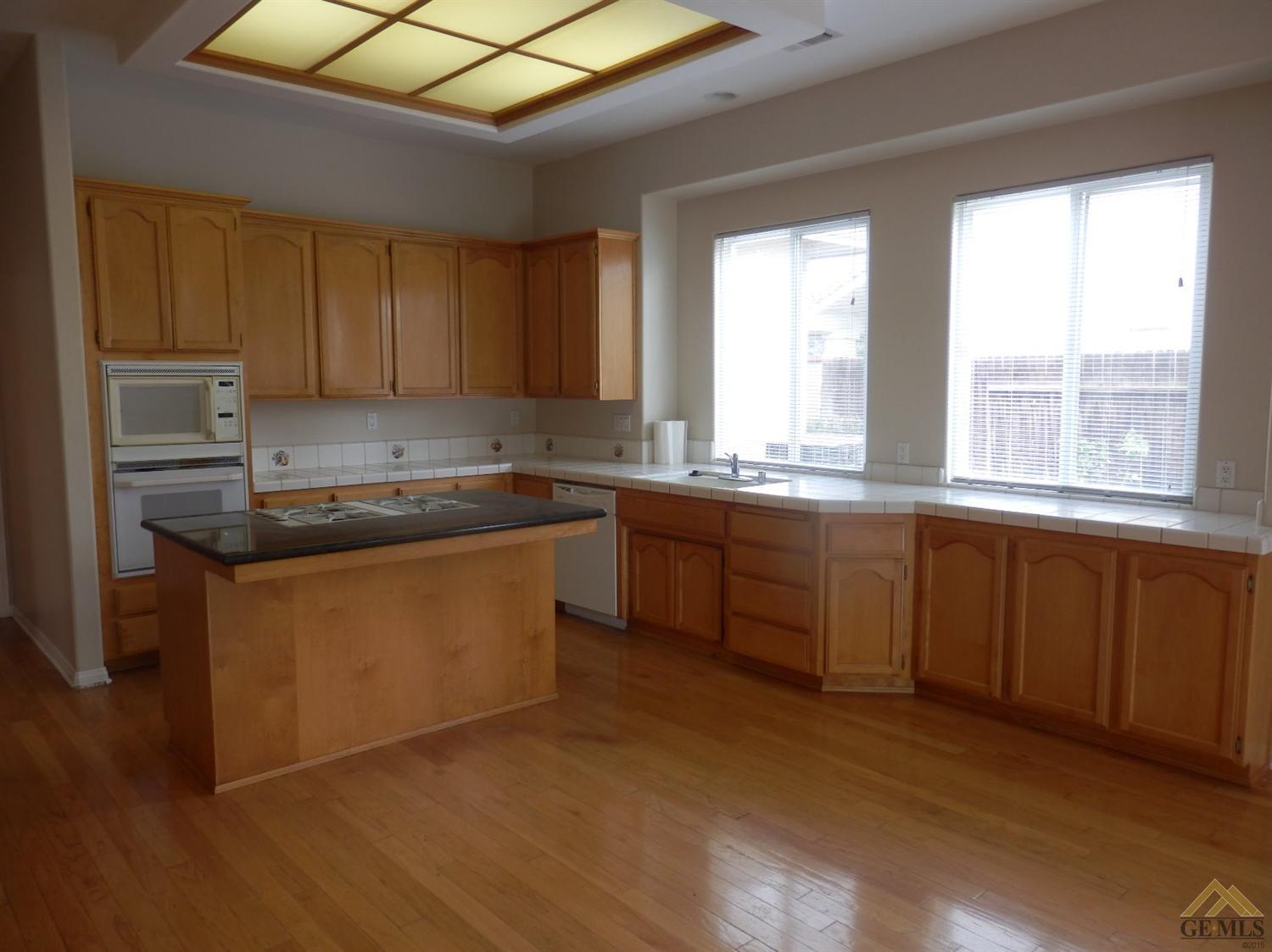 4001 Bridgewater Way Bakersfield, CA 93313 - Photo 9 of 25