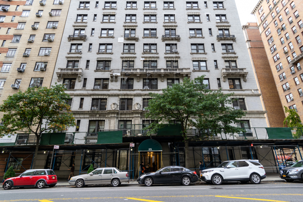 Golden Mile 575 West End Ave, Manhattan, NY 10024 - Photo 2 of 4