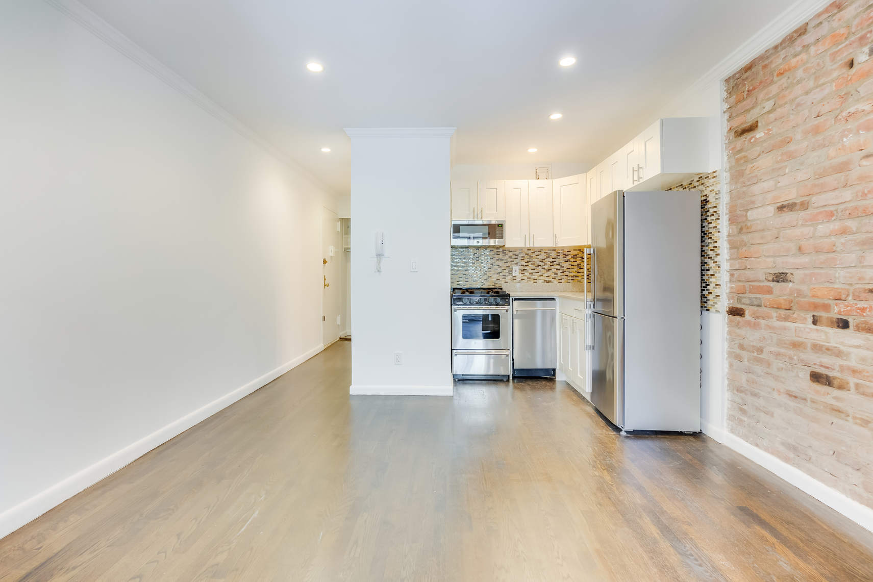 328 West 19th Street, Unit 2B Manhattan, NY 10011 - Photo 3 of 11