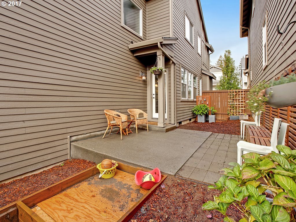 14324 Southwest Rancher Lane Beaverton, OR 97008 - Photo 3 of 16 Gallery Image 3
